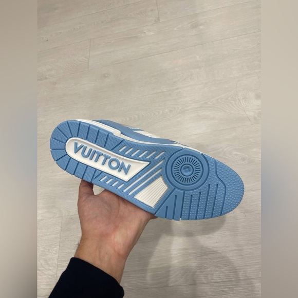 Louis Vuitton Sneakers - Picture 3 of 4